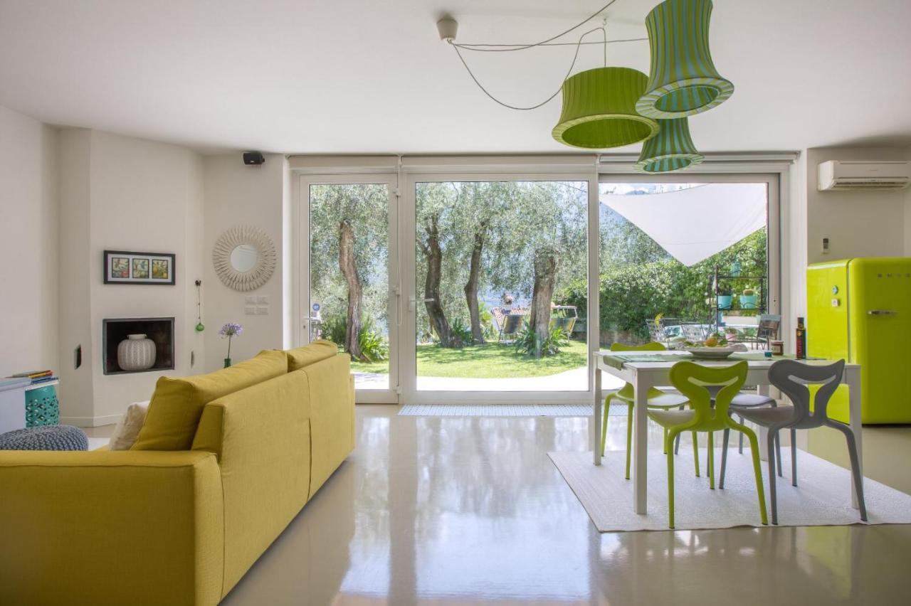 Patty'S Lemonhouse Lägenhet Limone sul Garda Exteriör bild