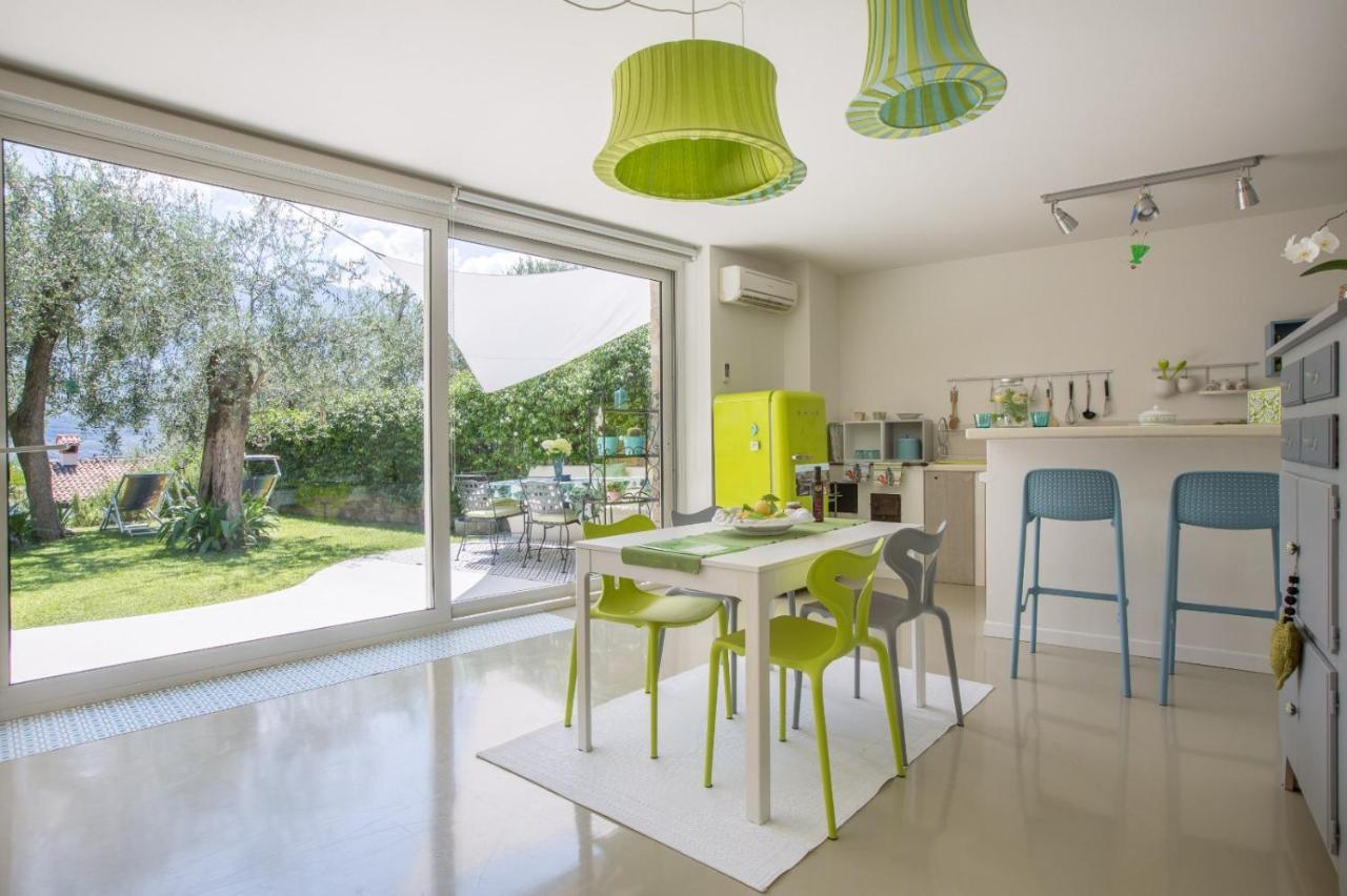 Patty'S Lemonhouse Lägenhet Limone sul Garda Exteriör bild